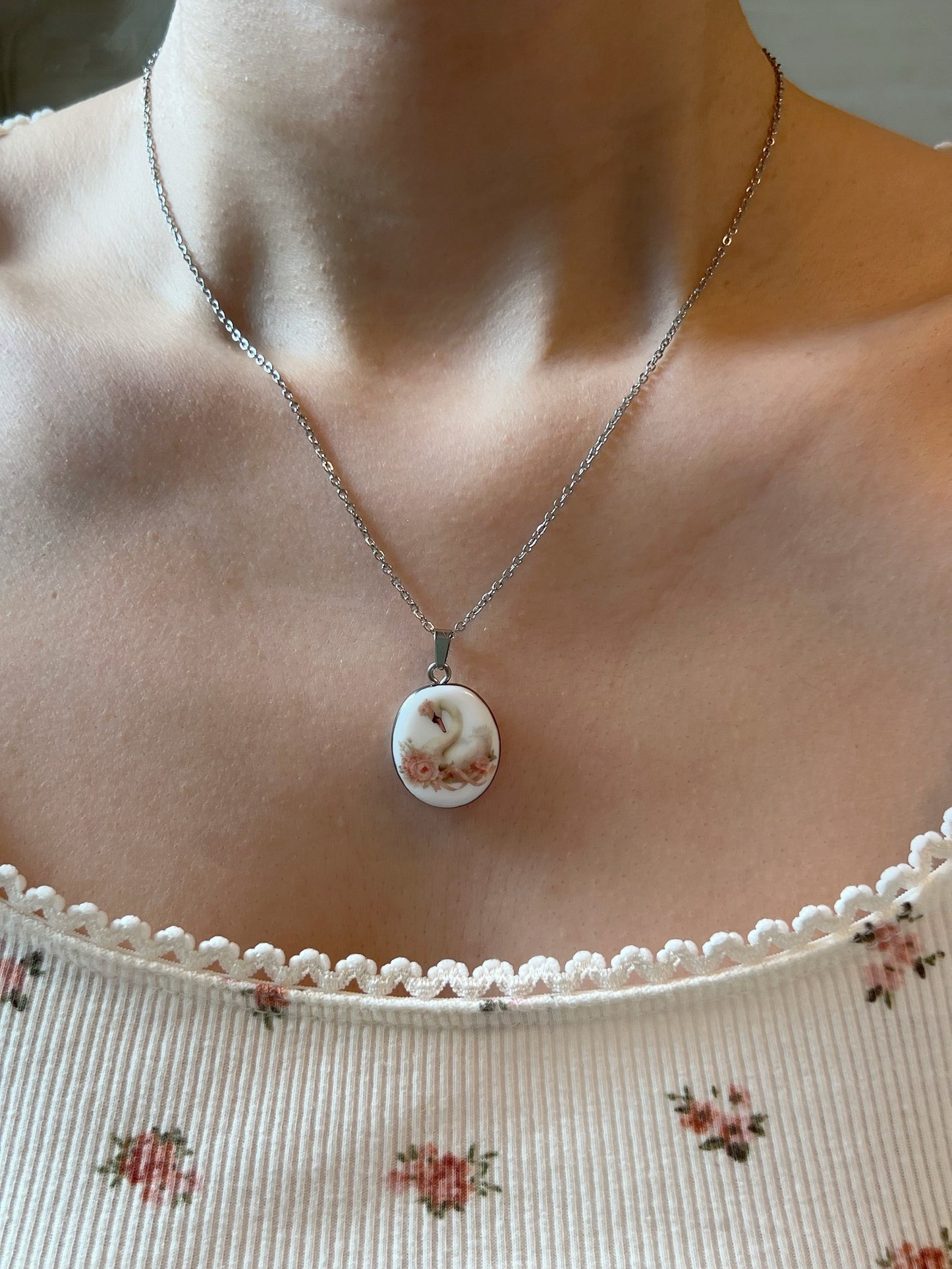 Graceful swan necklace