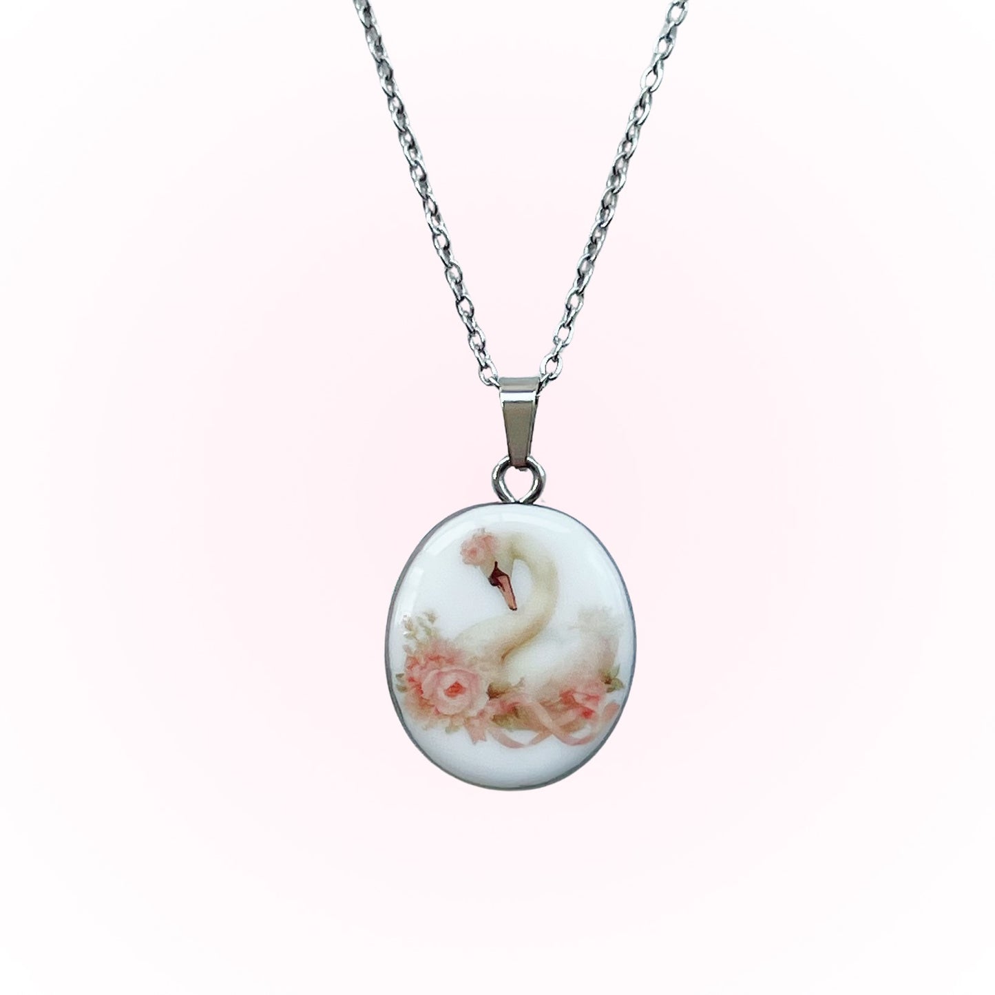 Graceful swan necklace