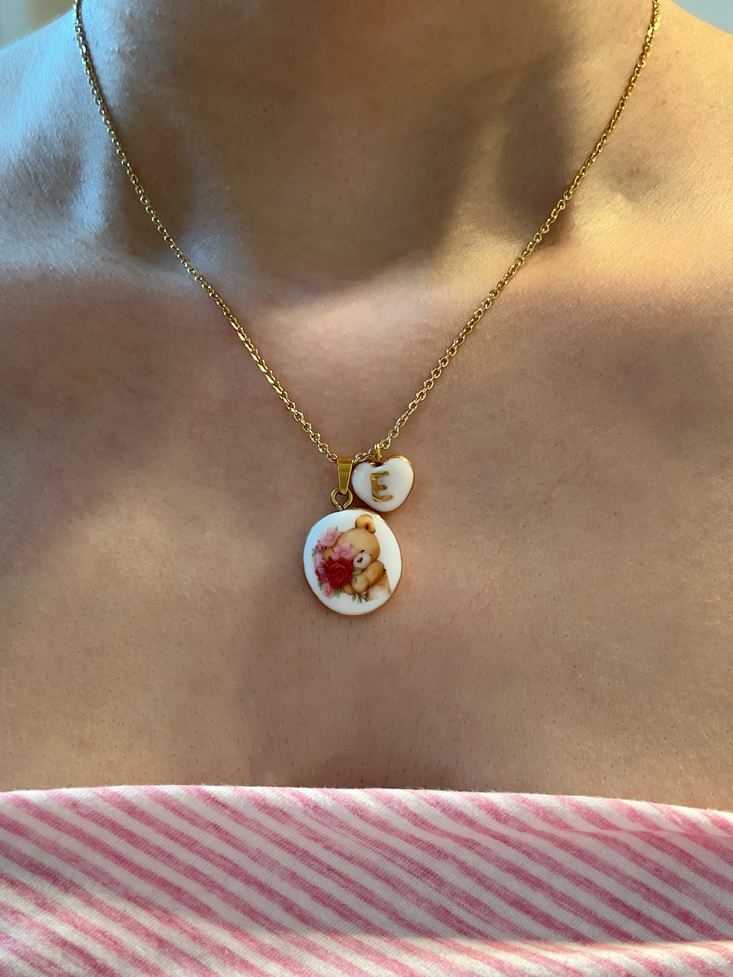 Teddy bear with roses necklace