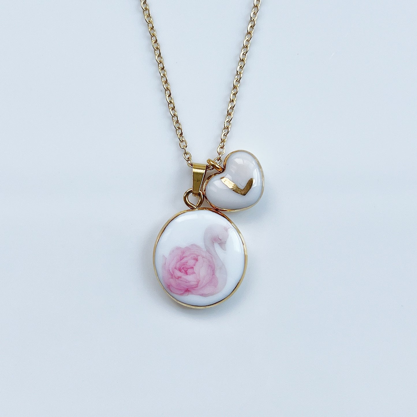 Pink roses swan necklace