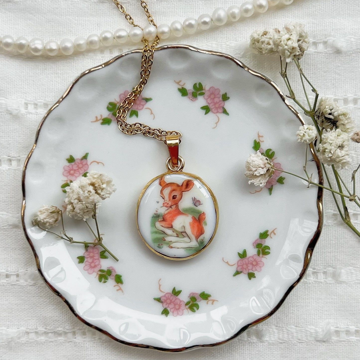 Serene deer necklace