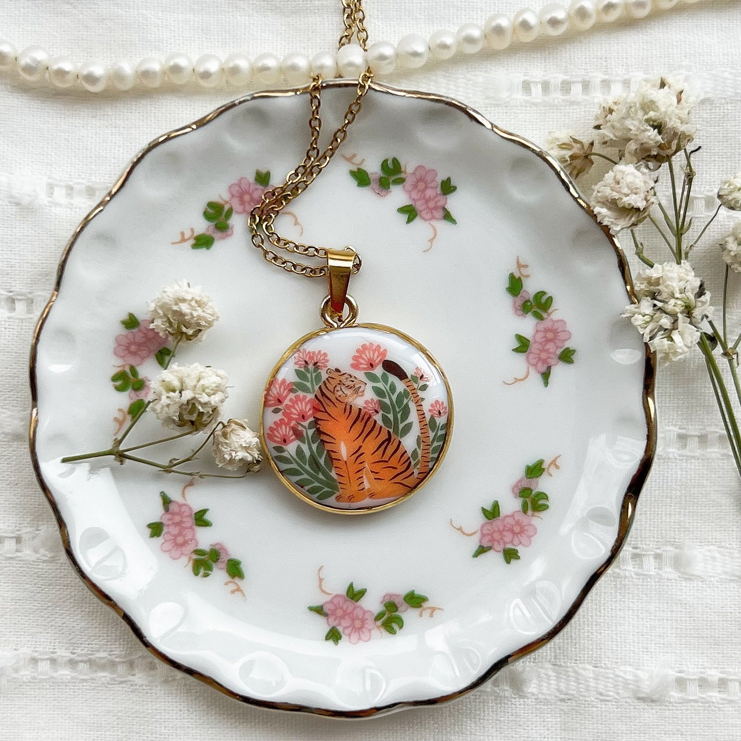 Tiger with flowers necklace