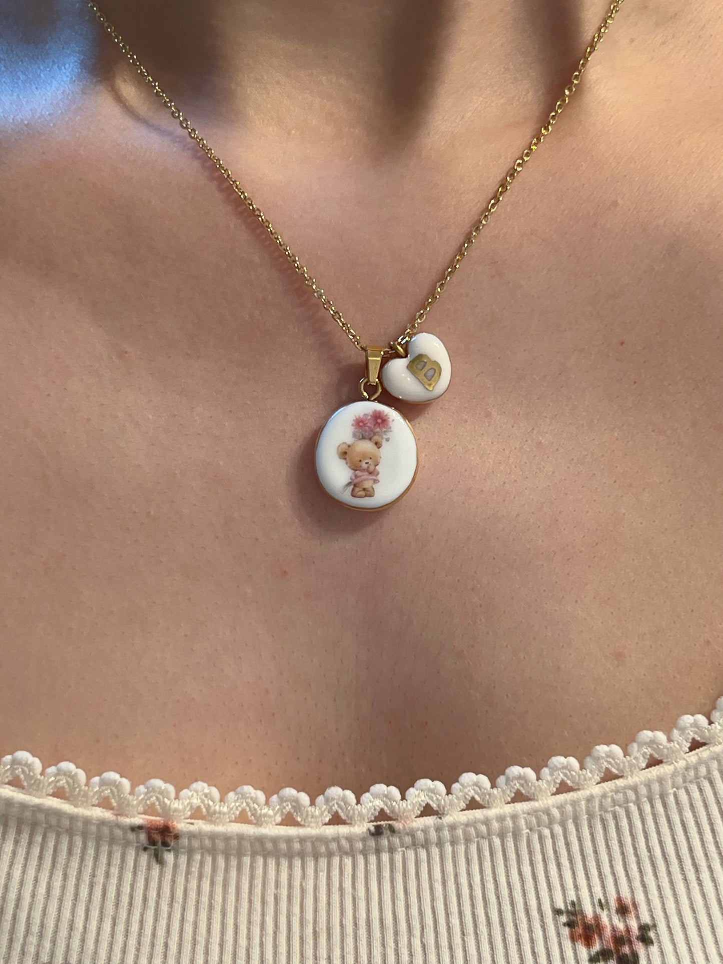 Teddy bear with flowers Necklace