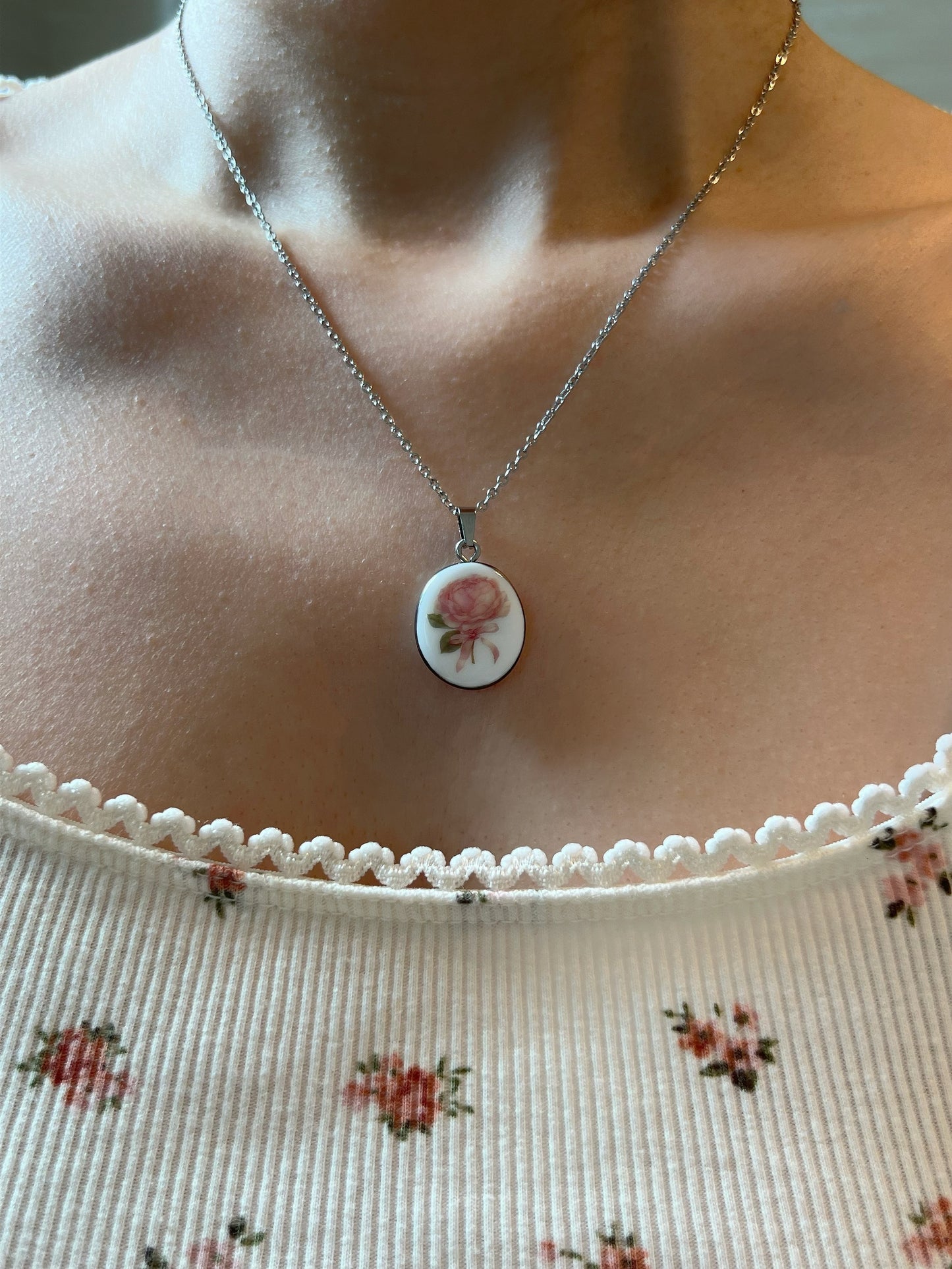 Blooming pink rose necklace