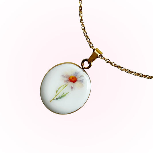 Daisy Necklace April Birth Month Flower