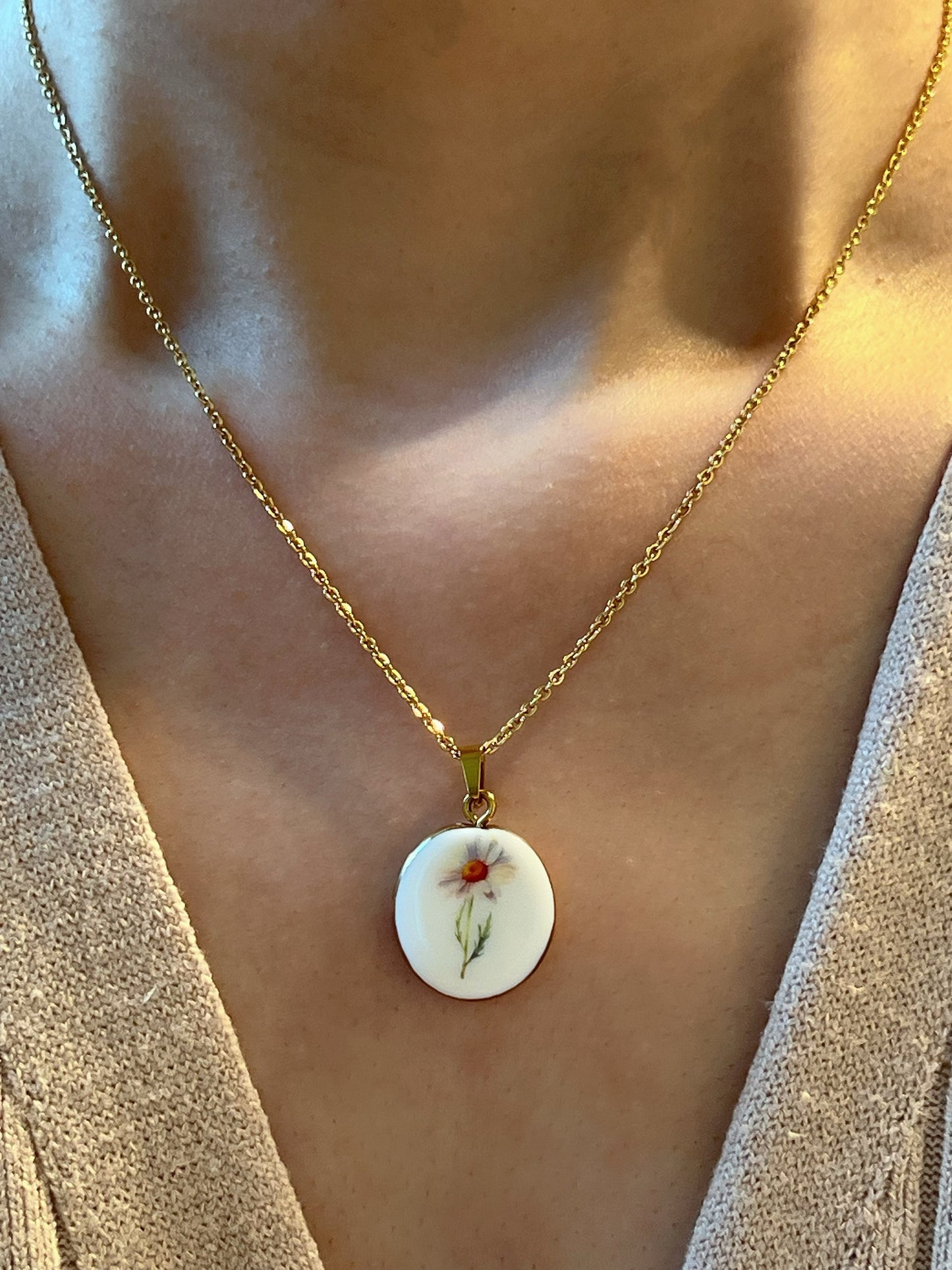 Daisy Necklace April Birth Month Flower